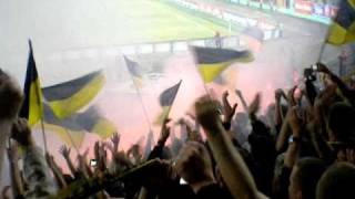 Karpaty Lwiw  BVB Dortmund  Pyro vor dem Anpfiff aus der Borussenkurve [upl. by Layol667]