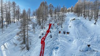 Les pisteurs enneigent à la main la main la piste des Santons [upl. by Arand]