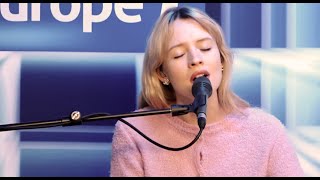 Angèle chante quotBruxelles je t’aimequot en version pianovoix pour la première fois [upl. by Giulietta]