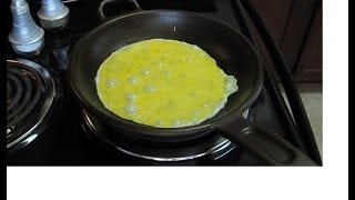 NonStick Demonstration Frying Scrambled Eggs in Properly Seasoned Lodge Pro Logic Cast Iron [upl. by Hamer]