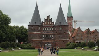 Lübeck Stadtrunde mit Holstentor Trave Marzipan und Regen German city tour in Lubeck rain [upl. by Efar59]