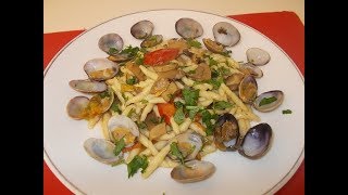 Pasta alle Vongole con Funghi e Fiori di Zucca  Le ricette di Zia Franca [upl. by Avid608]