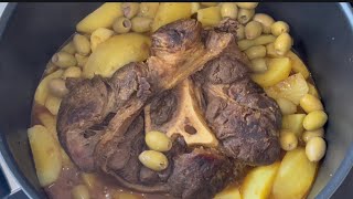 Recette de jarret de bœuf 🥩 aux pommes de terre et olives  اللحم بالبطاطس و الزيتون [upl. by Eugilegna167]