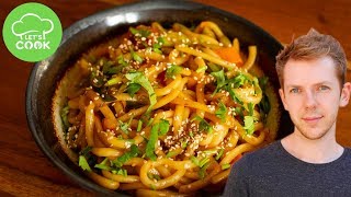 REZEPT Gebratene Udon Nudeln  15Min asiatisches Essen [upl. by Adnyleb316]