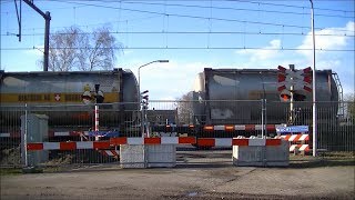 Spoorwegovergang Helmond Brandevoort  Dutch railroad crossing [upl. by Blanka]