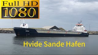 Frachter in Hvide Sande Hafen [upl. by Dnartreb]