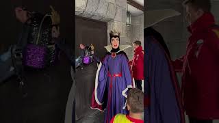 La méchante reine disneylandparis disney halloween vilain blancheneige snowwhite disneyland [upl. by Anauqat214]