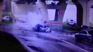 Dramatic footage shows Range Rover flying off motorway bridge and smashing into road belowbut dr [upl. by Einobe]