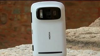 Review Nokia PureView 808 [upl. by Alekat729]