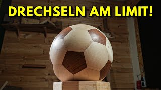 Fußball aus Einzelteilen gedrechselt Wahnsinn [upl. by Avivah733]