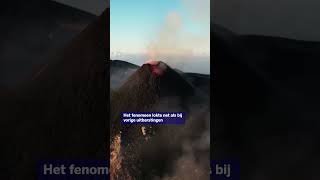 De bekende vulkaan Etna spuwt weer vuur [upl. by Nraa]