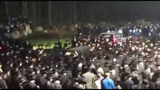 אלפים בהלוויית האדמוquotר מטאהש  Thousands at Funeral of Tosher Rebbe [upl. by Anaujat]