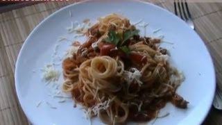 Spaghetti w sosie mięsnopomidorowym po bolońsku  SkutecznieTv [upl. by Beverlee]