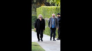 AlPacino parla con un amico durante una passeggiata a LosAngeles [upl. by Nibroc]