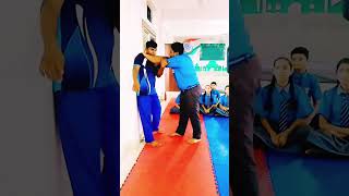 self defense आत्मरक्षा कैसे करे selfdefence shorts viral [upl. by Ihsoyim196]