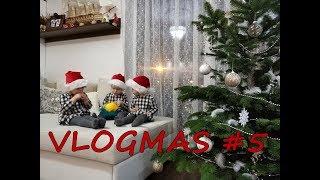 VLOGMAS 5  Ubieramy choinkę  Zabawa na śniegu  Mierzymy dziewczynki 1315122018 [upl. by Fidele]