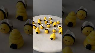 Fondant edible bumble bees edibleperfections customcakes customcaketoppers etsyorder [upl. by Namielus740]