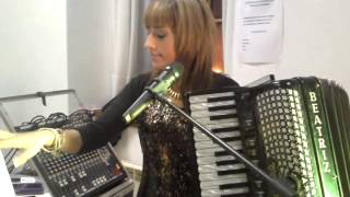 beatriz y su acordeon el cafetal [upl. by Ihcas]