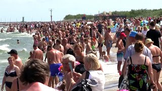 Władysławowo plaża 18 072021 tłumy ludzi i zakaz kąpieli [upl. by Chaddie]