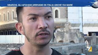 Gli afghani che arrivano in Italia dal mare [upl. by Koppel]