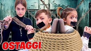 LA NUOVA BABYSITTER SOFÌ CATTIVA RAPISCE FIGLIACHIARA E FIGLIODIEGO E LI TIENE IN OSTAGGIO Piange [upl. by Cailean]