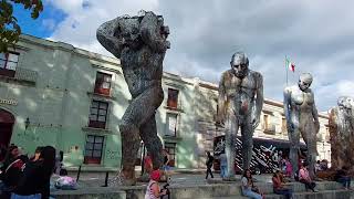 GIGANTES ESCULTURAS HUMANAS EN EL EXTERIOR DE CATEDRAL DE OAXACA ESPECTACULAR [upl. by Aicilyt]