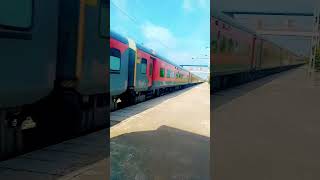 railiya bairan piya ko liye jaye reindian railwaybhojpuri [upl. by Repsag]