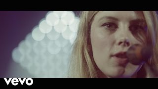 Wolf Alice  quotFluffyquot Live  Vevo LIFT UK [upl. by Telimay]