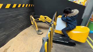 Mini digger ride JCB diggers rides gullivers themepark resort attractions trending shorts [upl. by Bryon]