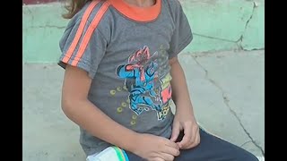 Niño de 5 años casi muere electrocutado por cable de luz que se desprendió de poste [upl. by Neenahs]