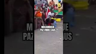 Moçambique da Paz o povo a policia fez uma coisa triste 😞 [upl. by Epillihp]