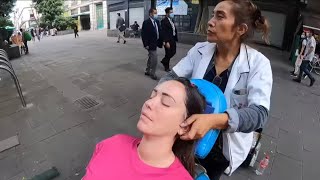 Masaje facial relajante en las calles de CDMX  ASMR [upl. by Mikel]