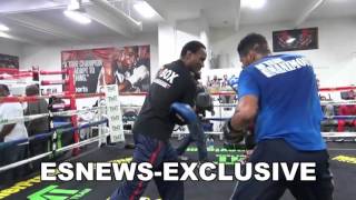 Boxing Trainer Calvin Ford Working Mitts At Mayweather Boxing Club EsNews Boxing [upl. by Landri490]