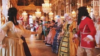 Voyage dans le temps à lépoque de Louis XIV pour Les Fêtes Galantes à Versailles  RTL  RTL [upl. by Sudnor]