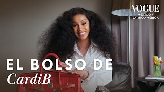 Cardi B revela en ESPAÑOL lo que guarda en su bolso y es una locura  Vogue México y Latinoamérica [upl. by Wu43]