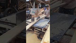 Penggergajian kayu bendo masih basah sawing woodwork [upl. by Eachelle]