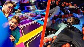 24 HEURES DANS UN TRAMPOLINE PARK  ENFERMÉS 😱 [upl. by Anerok]