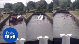 Moment couples narrowboat sinks in 25 seconds at Fobney lock [upl. by Prudence]