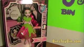 Monster High Scarily Ever After SNOW BITE Draculaura Doll Review by Bins Toy Bin [upl. by Sorilda]