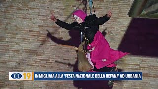 In migliaia alla Festa Nazionale della Befana di Urbania [upl. by Dorrej390]