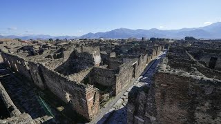 Pompei scoperto un sacrario con le pareti blu il ministro della Cultura quotnon smette di stupirequot [upl. by Cornela420]