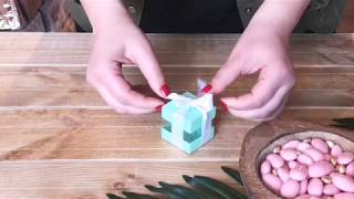 🎀 Tuto  Joli noeud sur le contenant à dragées quotMini Cube Duoquot 🎁 [upl. by Harlie]