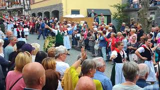 OsannMonzel präsentiert sich im Festumzug auf dem Weinfest in BernkastelKues am 2918 [upl. by Barfuss]