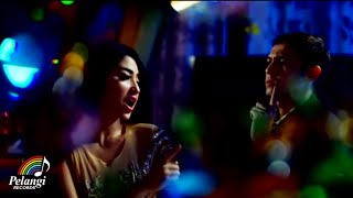 Dewi Perssik  Halalin Aku Official Music Video  Soundtrack Centini Manis [upl. by Nedrud262]