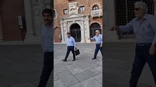 Plácido Domingo studiando e passeggiando per Verona 2023 [upl. by Isdnil]