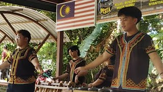 Persembahan tarian sumazau persatuan seni budaya tuaran jambatan tamparuli [upl. by Adnoval650]