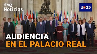 UE El REY FELIPE VI recibe a los COMISARIOS EUROPEOS por la PRESIDENCIA ESPAÑOLA  RTVE Noticias [upl. by Maryjo]