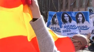 Miles de personas apoyan a Ayuso y piden la dimisión de Casado y Egea en sede del PP [upl. by Scot]