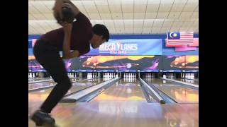 How to play bowling use two hand  Two Handed Bowler by Haznan Vol 1  24102018 [upl. by Joiner]