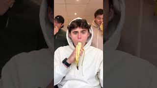 Manger une banane en entière ￼🍌 [upl. by Amsa]